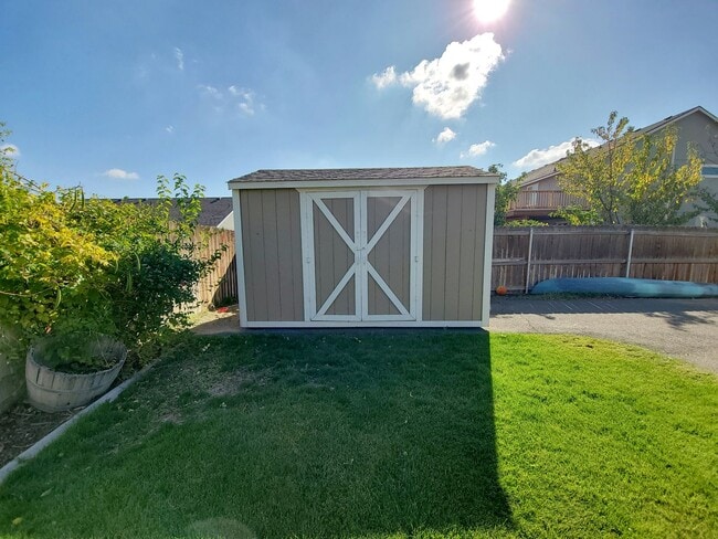 Building Photo - Spacious Rambler in West Richland