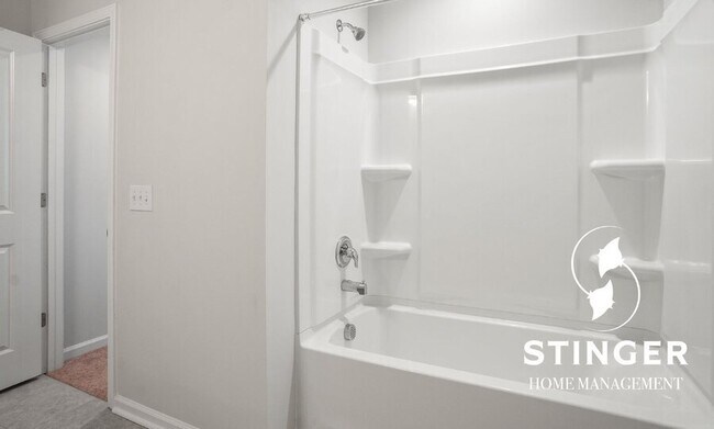 Building Photo - 70 Keowee Ln