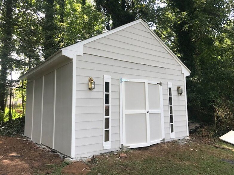 Building Photo - 1565 Pinebreeze Dr