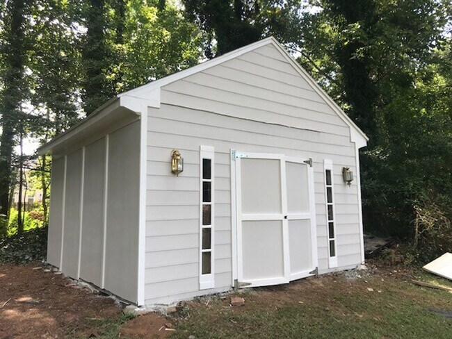 Building Photo - 1565 Pinebreeze Dr