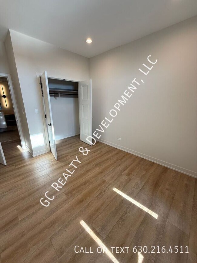 Building Photo - 3202 N Kildare Ave