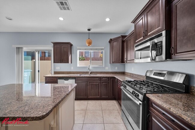 Building Photo - Charming 3 Bedroom Townhome