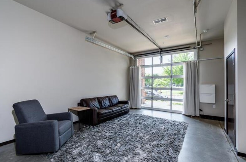 Building Photo - 803 E Mifflin St