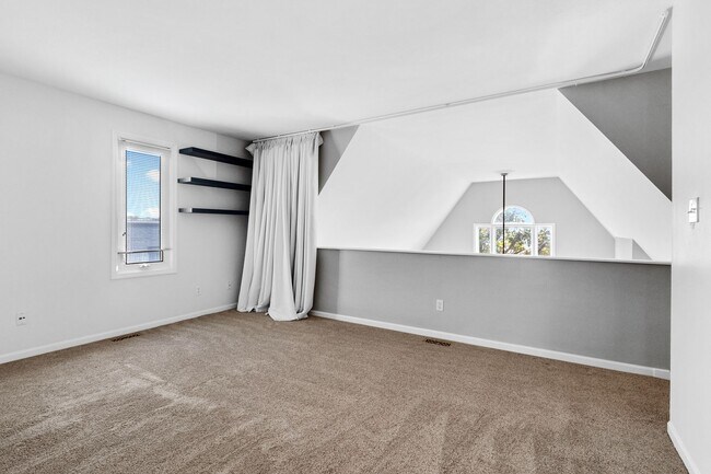 Building Photo - 4111 W Pine Blvd