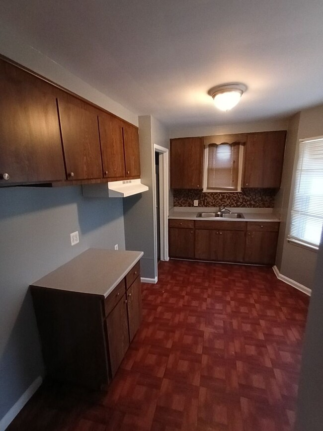 Building Photo - 2 Bedroom 1 Bathroom Eastpointe Ranch Home...