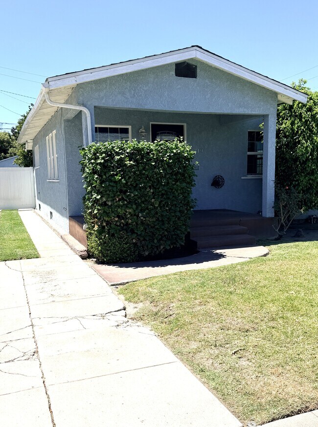 Building Photo - 9719 Mallison Ave