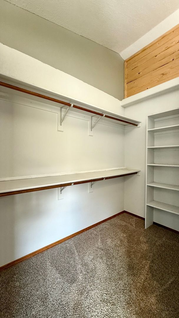 Building Photo - Move in ready home on Hollandale