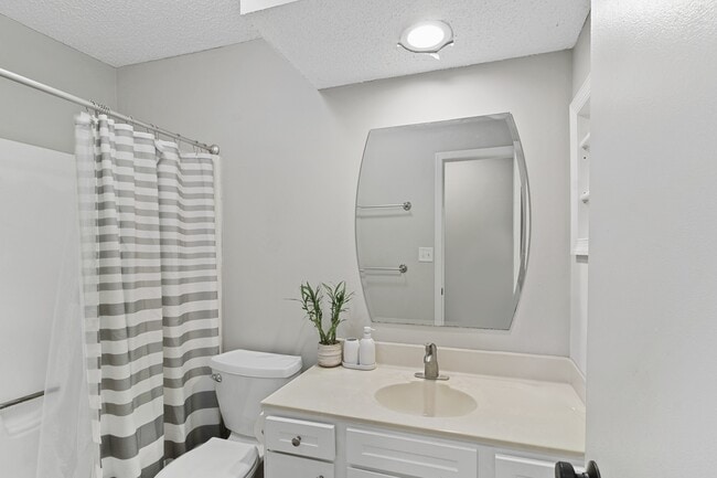 Building Photo - 2304 Melrose Dr