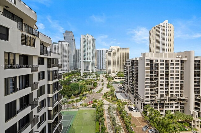 Building Photo - 520 Brickell Key Dr