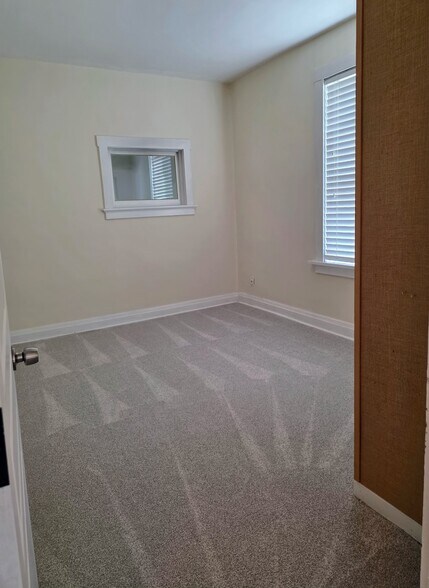 2nd bedroom - 5229 Lansdowne Ave