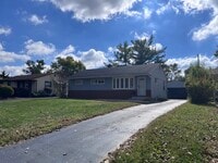 Building Photo - 2483 Shrewsbury Rd