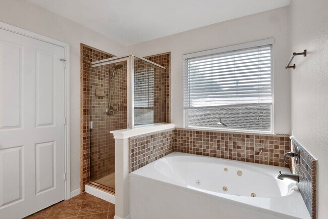 Building Photo - 6004 Mesa Verde Cir