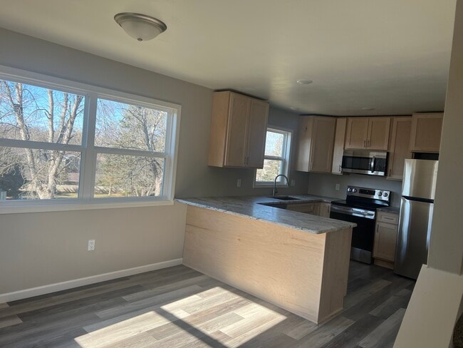 Building Photo - 520 Van Dyke Ave