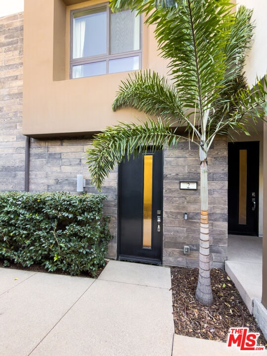 Building Photo - 2111 N Cahuenga Blvd