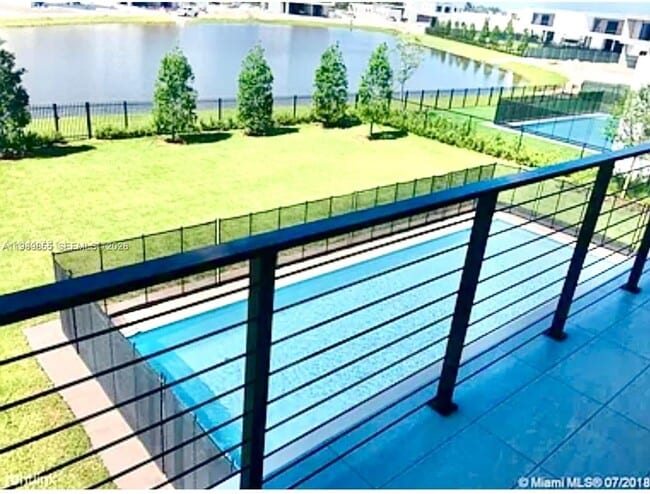 Building Photo - 16580 Sunset Way