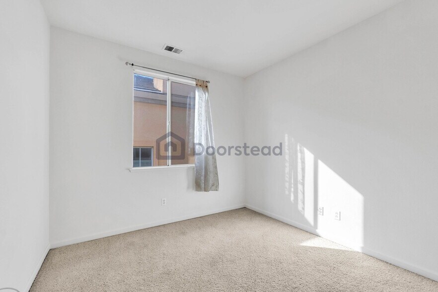 Building Photo - 2955 Vineyard Park Dr
