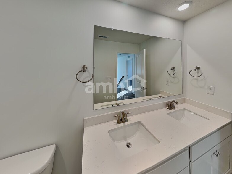 Building Photo - 9127 Henley Ave