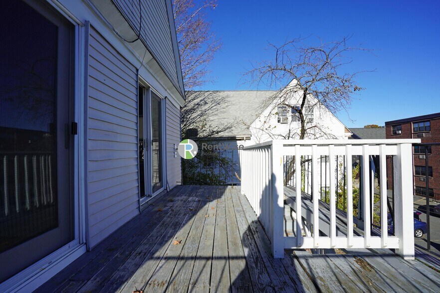 Building Photo - 50 A Winship St