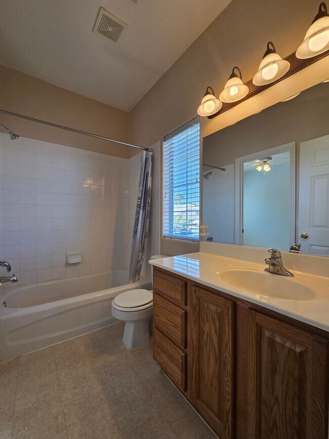 Building Photo - An Amazing NW Home! Over 3300 sq ft w/ pool & spa! Must see!