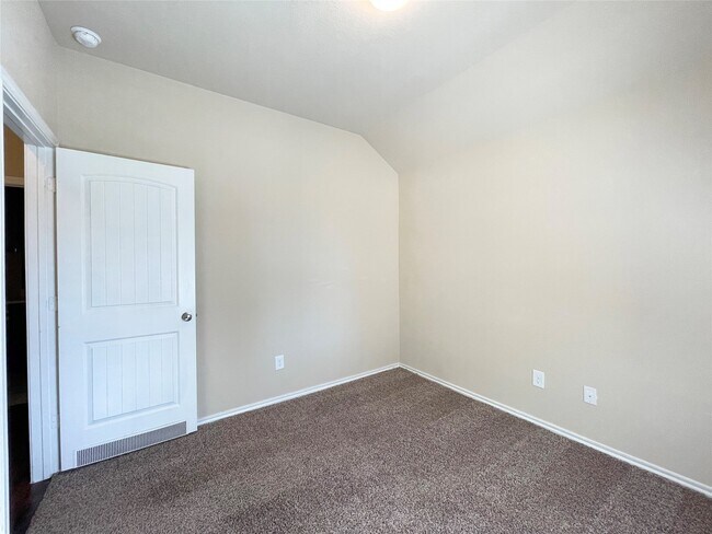 Building Photo - 3650 Sumner Lodge Dr