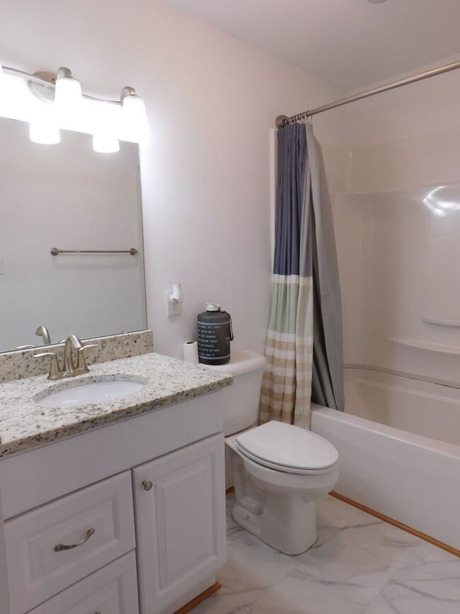 Building Photo - 105 Little Rossie Rd