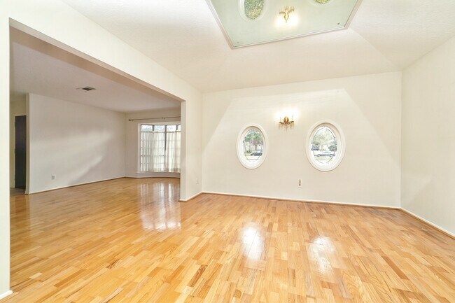 Building Photo - 5822 W Bellfort Ave