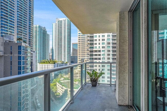 Building Photo - 1155 Brickell Bay Dr