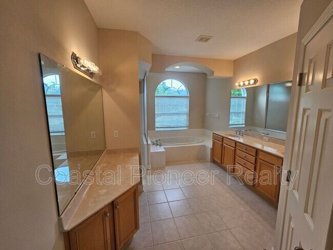 Building Photo - 16023 Ivy Lake Dr
