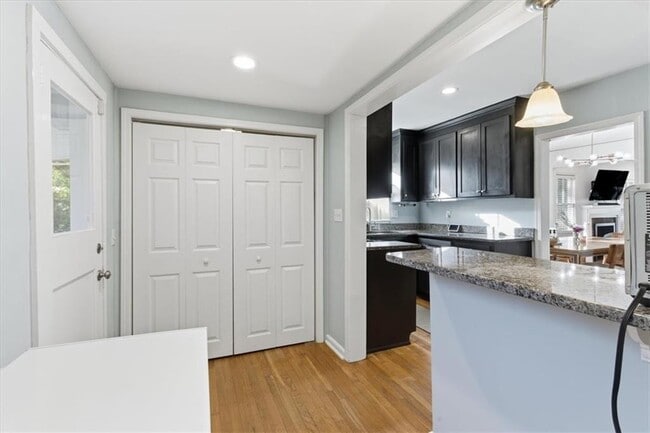 Building Photo - 693 Glenwood Ave SE