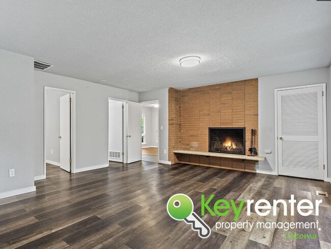 Building Photo - Updated 4-Bedroom, 2-Bath Tacoma Home for Rent Near Tacoma Community College and 6th Ave!