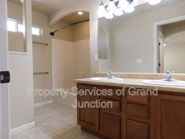 Building Photo - 1105 Alexander Ct