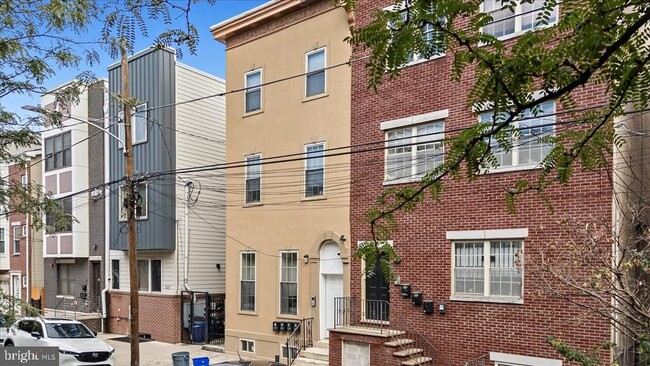 Building Photo - 1325 N Franklin St