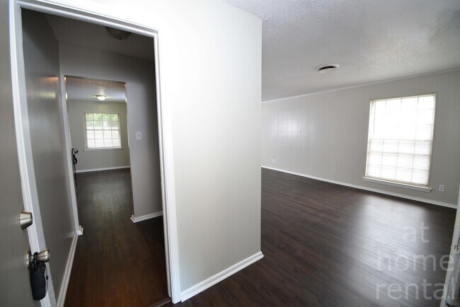 Building Photo - 4713 S Fulton Pl