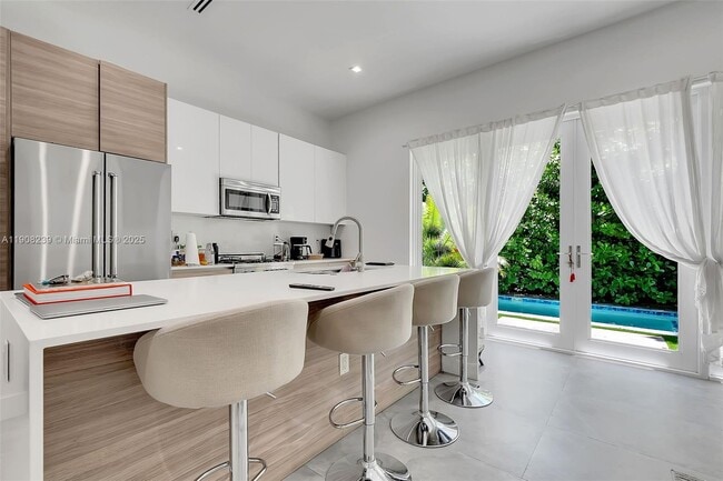 Building Photo - 3053 Gifford Ln