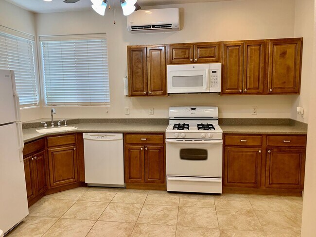 Building Photo - 2276 Greystone Dr