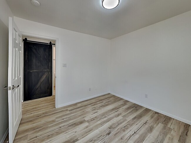 Building Photo - 807 Fenet St