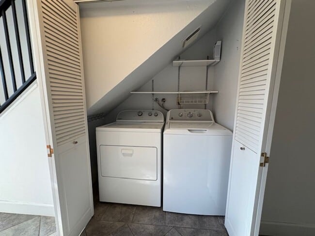 Building Photo - Beautiful 2-bedroom, 1.5-bath Townhome in the heart of Rohnert Park