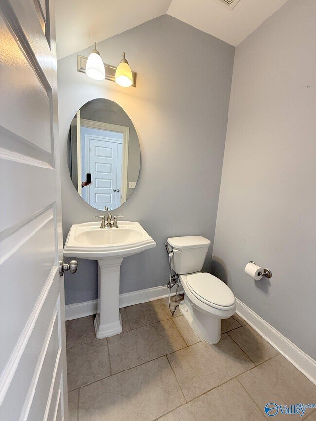 Building Photo - 218 Woodgrove Dr