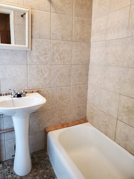 Building Photo - 10370 Ute Pass Ave