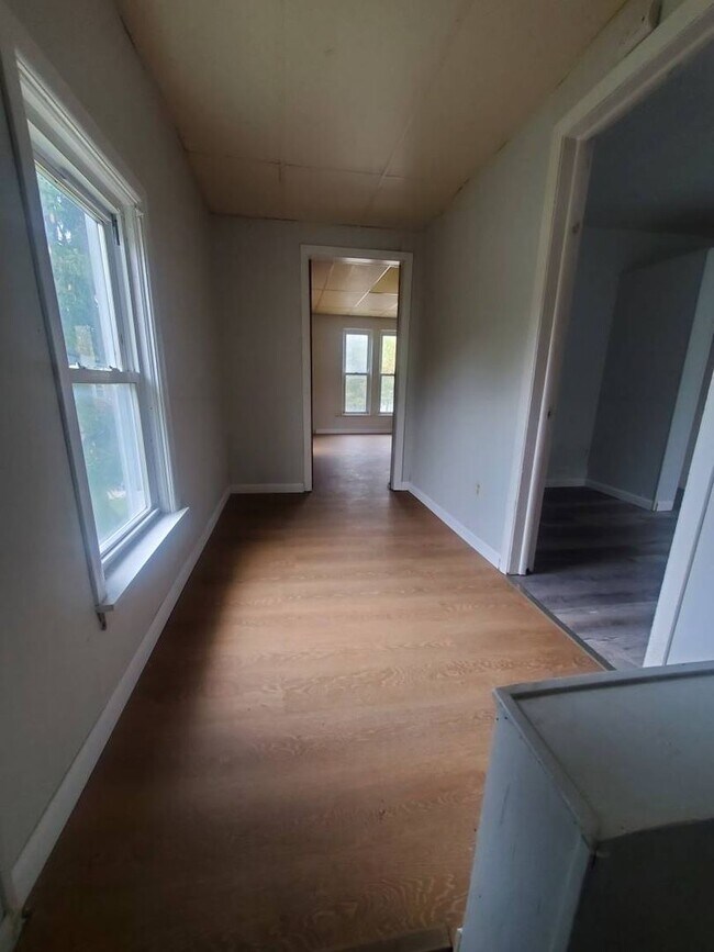 Building Photo - Charming 3-Bedroom Property in Prime Locat...