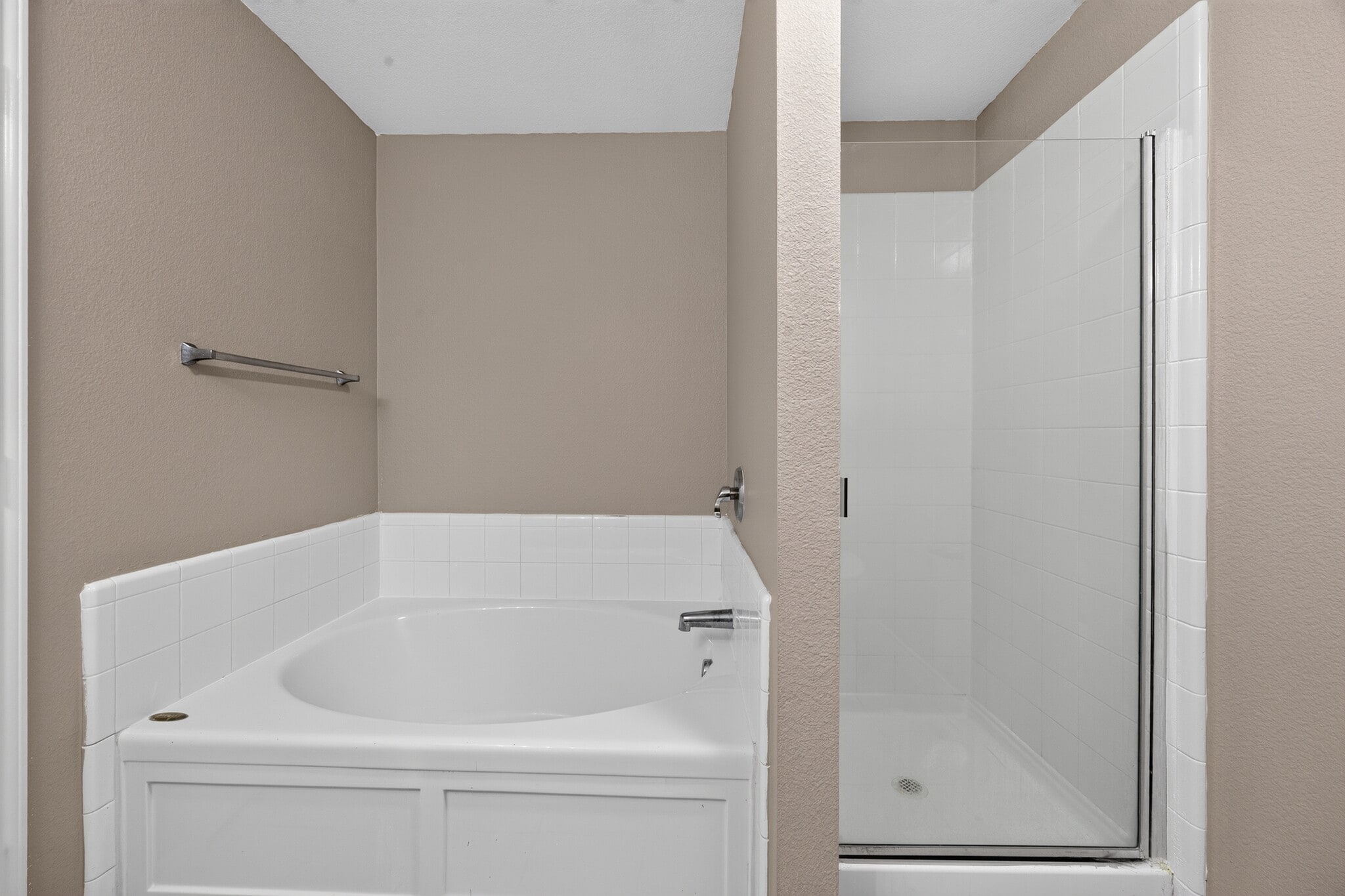 Building Photo - 1432 Oak Hollow Ln