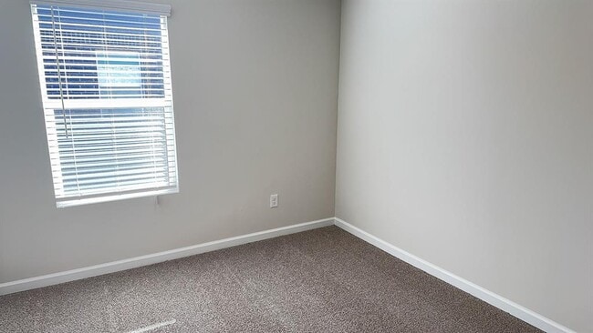 Building Photo - 6101 Green Meadow Ln