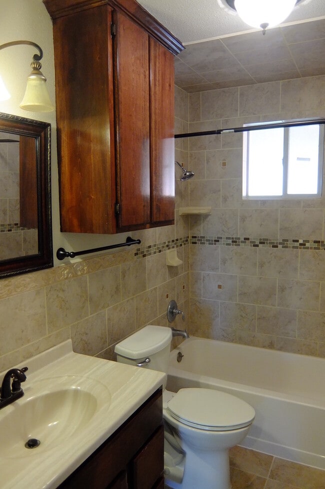 Building Photo - 10526 Sundown Dr
