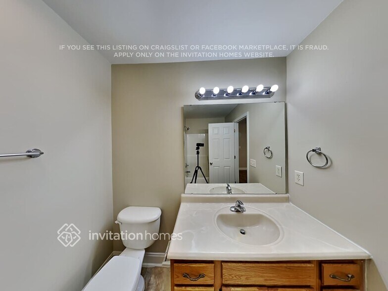 Building Photo - 5311 Oaktree Dr
