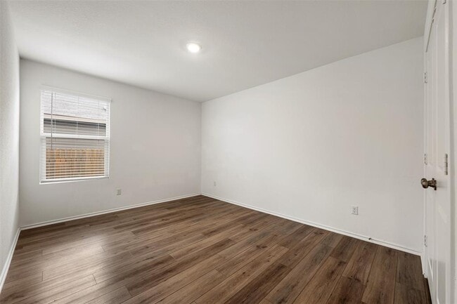 Building Photo - 148 Perfect World Lp