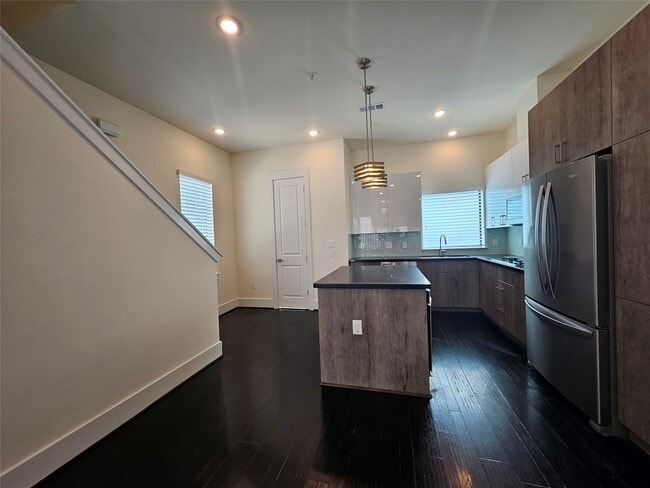 Building Photo - 2401 Crawford St