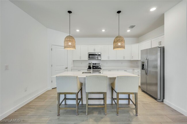 Building Photo - 13842 Hunter Oak Dr