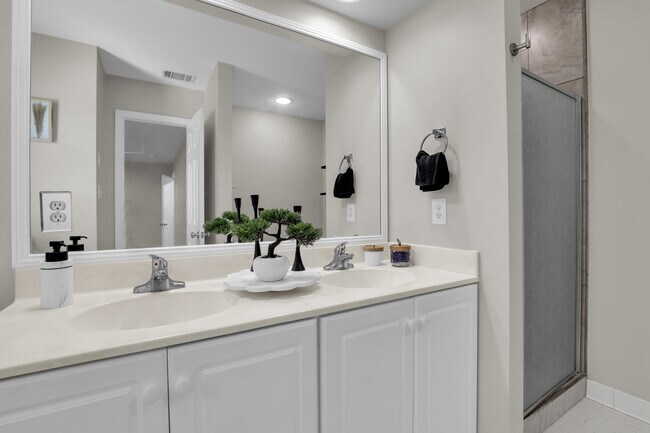 Building Photo - 136 Meadowside Ln