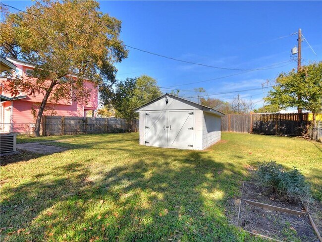 Building Photo - 2710 Willow St
