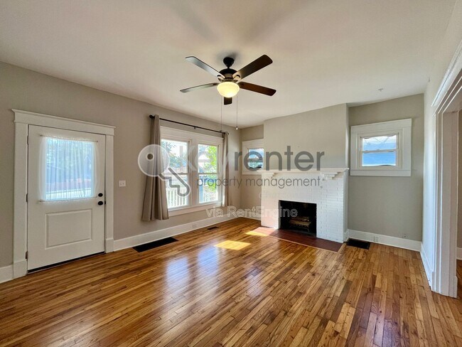 Building Photo - 705 Barton Ave